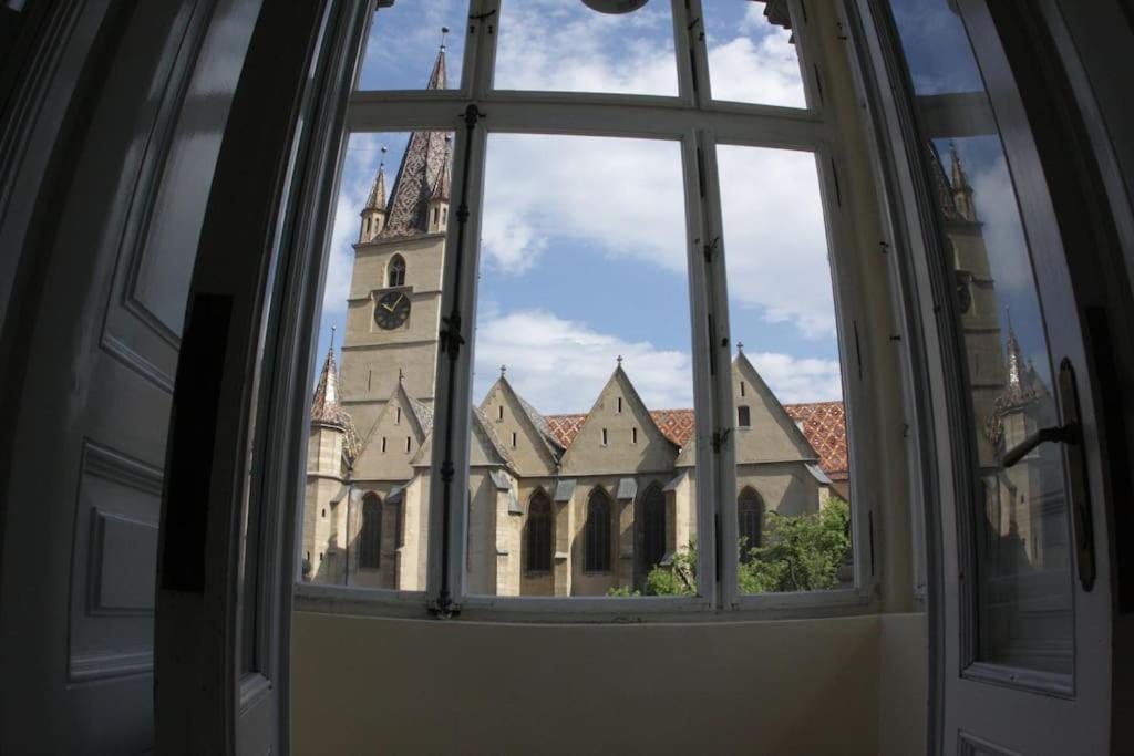 Main Square Apartment Сибиу Экстерьер фото